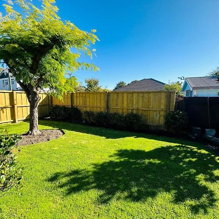 2 Bed Beckenham Beauty - Pet Friendly Villa Крайстчърч Екстериор снимка