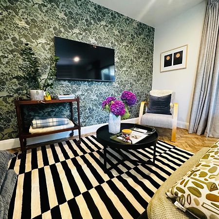 2 Bed Beckenham Beauty - Pet Friendly Villa Крайстчърч Екстериор снимка