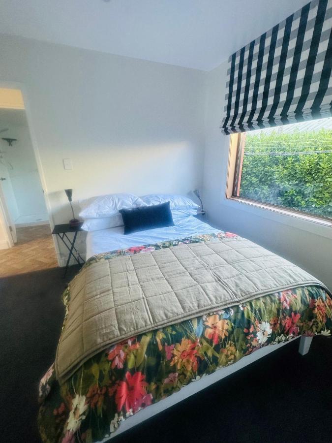 2 Bed Beckenham Beauty - Pet Friendly Villa Крайстчърч Екстериор снимка